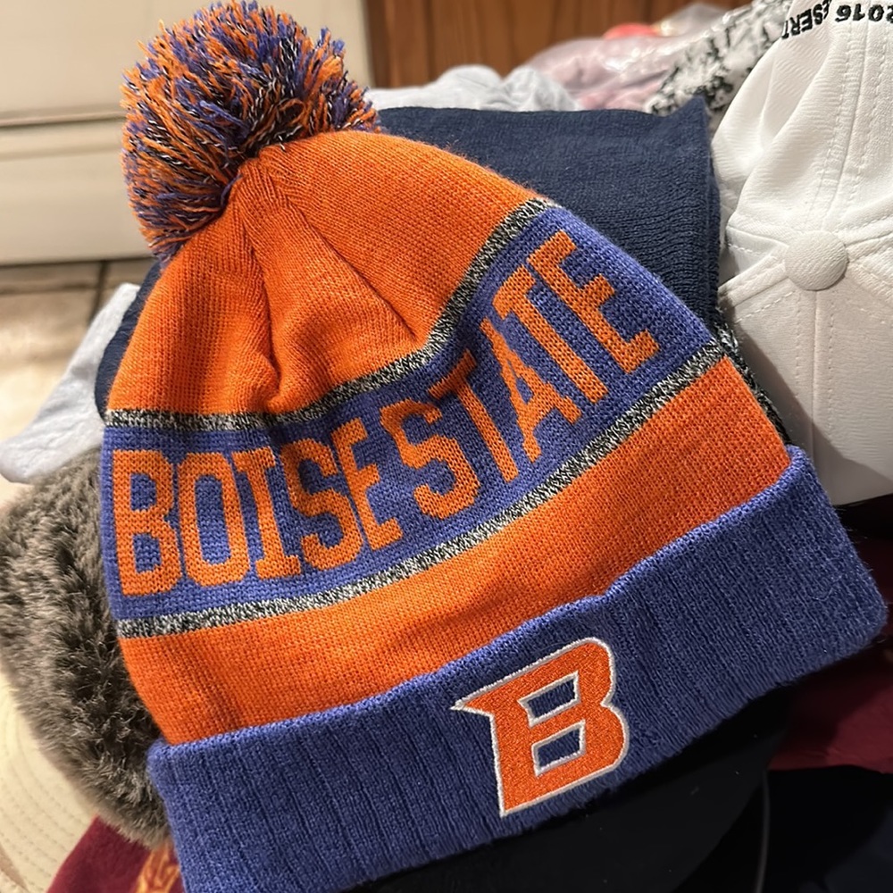 NWOT Unisex Boise State Beanie - Picture 3 of 4